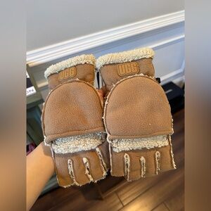 UGG bonded fleece flip mitten
Gloves